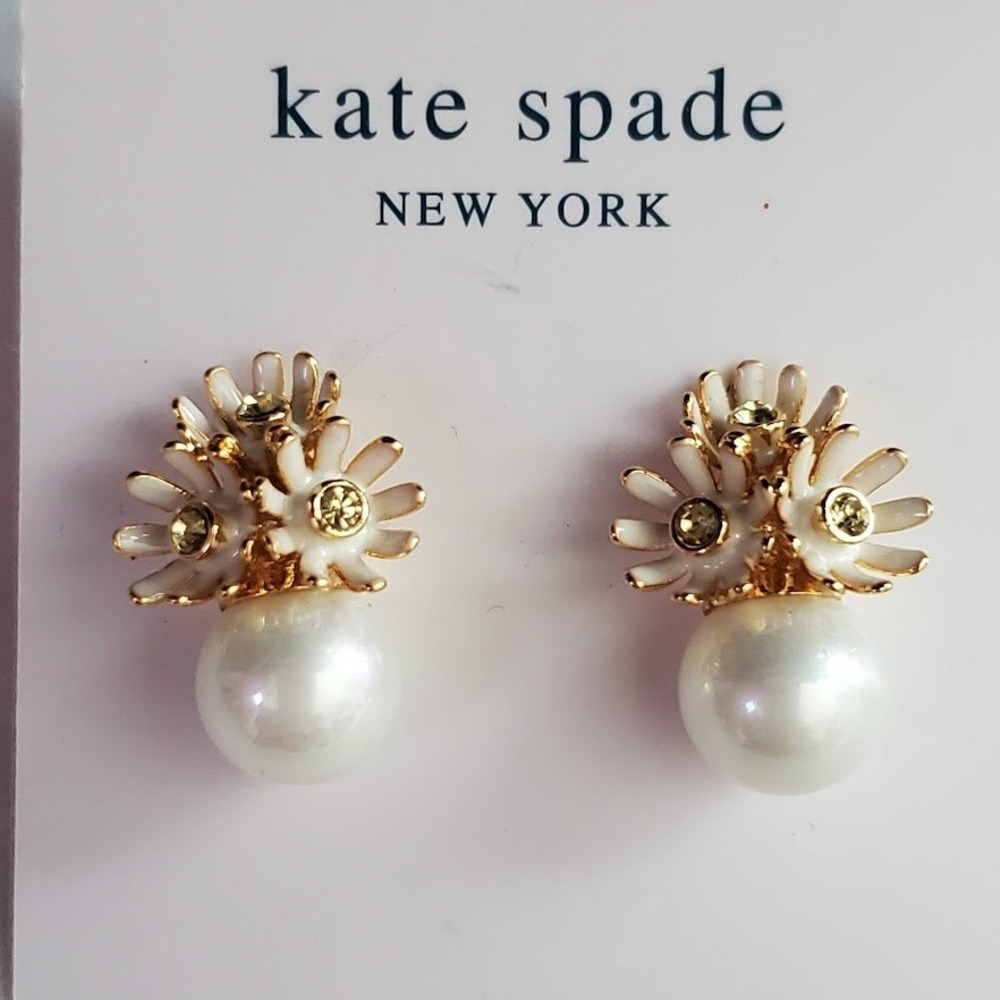 Kate Spade New York Loves Me Daisy Pearl Stud Earrings Gold Plate White NWOT